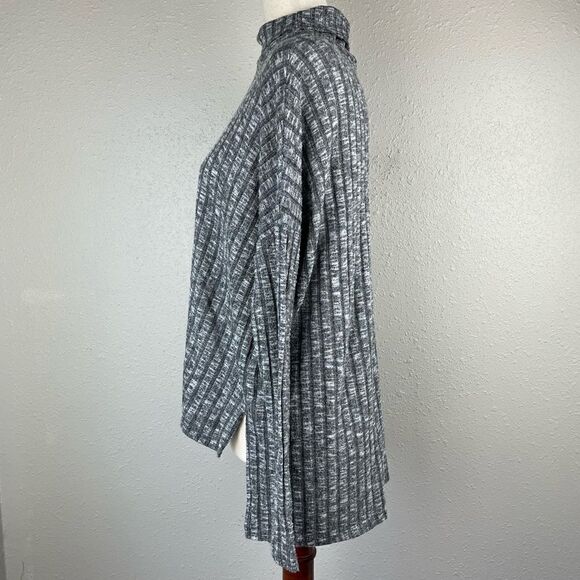 American Eagle Outfitters Gray Oversized Turtleneck Sweater Size XS EUC - Picture 3 of 8